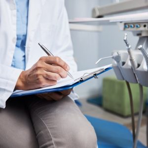 Antibiorésistance en Odontologie: Découvrez Comment Prescrire Efficacement ! dentistes antibiotiques