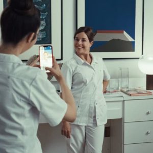 Iris et les hommes: Comédie délirante dans un cabinet dentaire iris et les hommes film cabinet dentaire