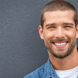 Sourire à travers l'Histoire: Découvrez comment il a évolué et représentation du sourire