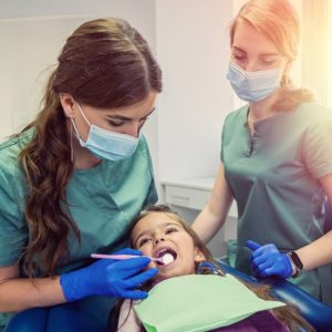 Formation Bac+2 Assistant Dentaire: Obtenez le Niveau 2 Confirmé & Assistant dentaire de niveau 2 : la formation bac + 2 confirmée