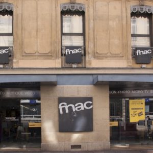Fnac s'associe à une clinique dentaire suisse : soins VIP Partenariat entre une clinique de soins dentaires suisse et la Fnac