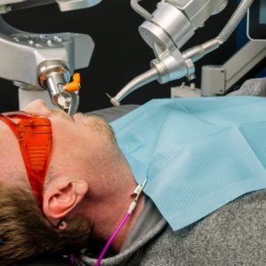 IA révolutionnaire : Robot dentiste autonome réussit sa première opération! Un robot dentiste, piloté par l’IA, réalise sa première intervention en autonomie sur un patient